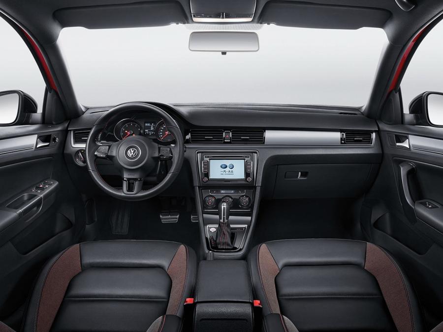  Volkswagen Bora Sportline 2014 года  (фото 7 из 8)